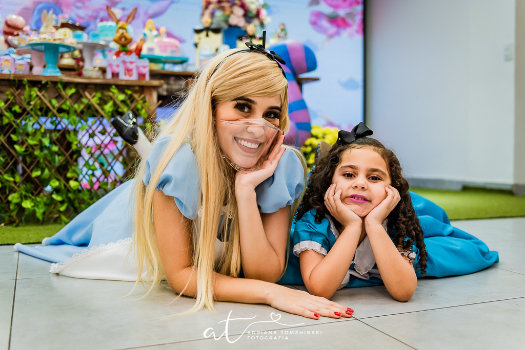 fotografia-festa-infantil-rj, tema-alice-no-pais-das-maravihas, fotografia-de-familia, adriana-tomzhinski-fotografia, foto-aniversario-infantil, fotografo-aniversario-infantil, casa-de-festas-espaco-baoba, tijuca