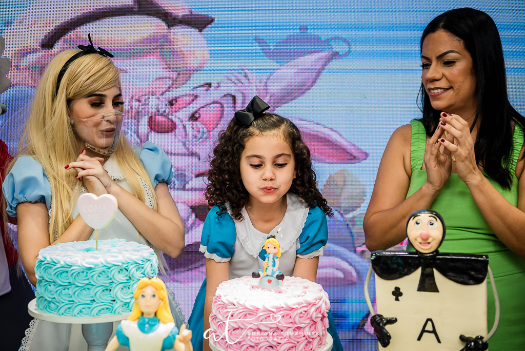 fotografia-festa-infantil-rj, tema-alice-no-pais-das-maravihas, fotografia-de-familia, adriana-tomzhinski-fotografia, foto-aniversario-infantil, fotografo-aniversario-infantil, casa-de-festas-espaco-baoba, tijuca