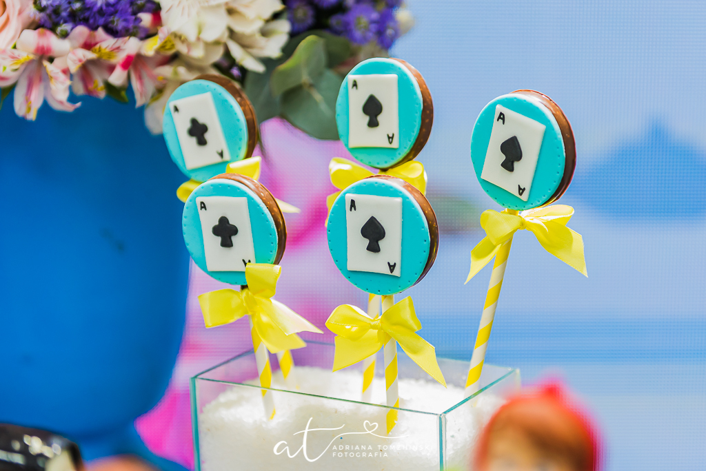 fotografia-festa-infantil-rj, tema-alice-no-pais-das-maravihas, fotografia-de-familia, adriana-tomzhinski-fotografia, foto-aniversario-infantil, fotografo-aniversario-infantil, casa-de-festas-espaco-baoba, tijuca