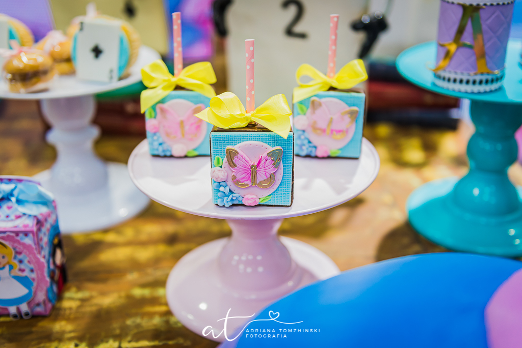 fotografia-festa-infantil-rj, tema-alice-no-pais-das-maravihas, fotografia-de-familia, adriana-tomzhinski-fotografia, foto-aniversario-infantil, fotografo-aniversario-infantil, casa-de-festas-espaco-baoba, tijuca