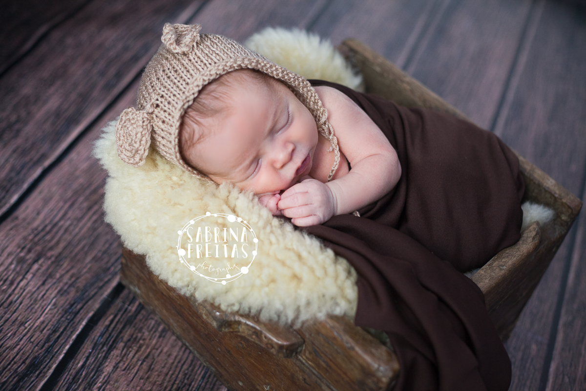 Gabriel com 11 dias de muita fofura, bebê recém nascido fotografado por Sabrina Freitas Fotografias através da modalidade newborn na Grande Florianópolis