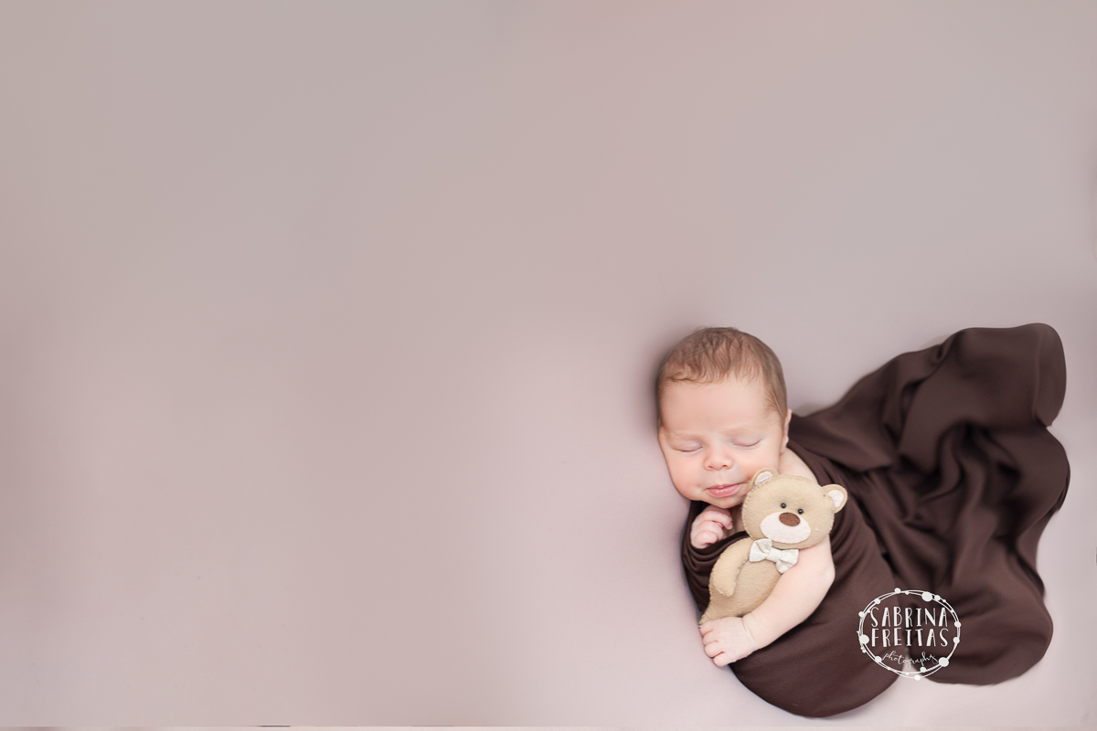 Gabriel com 11 dias de muita fofura, bebê recém nascido fotografado por Sabrina Freitas Fotografias através da modalidade newborn na Grande Florianópolis