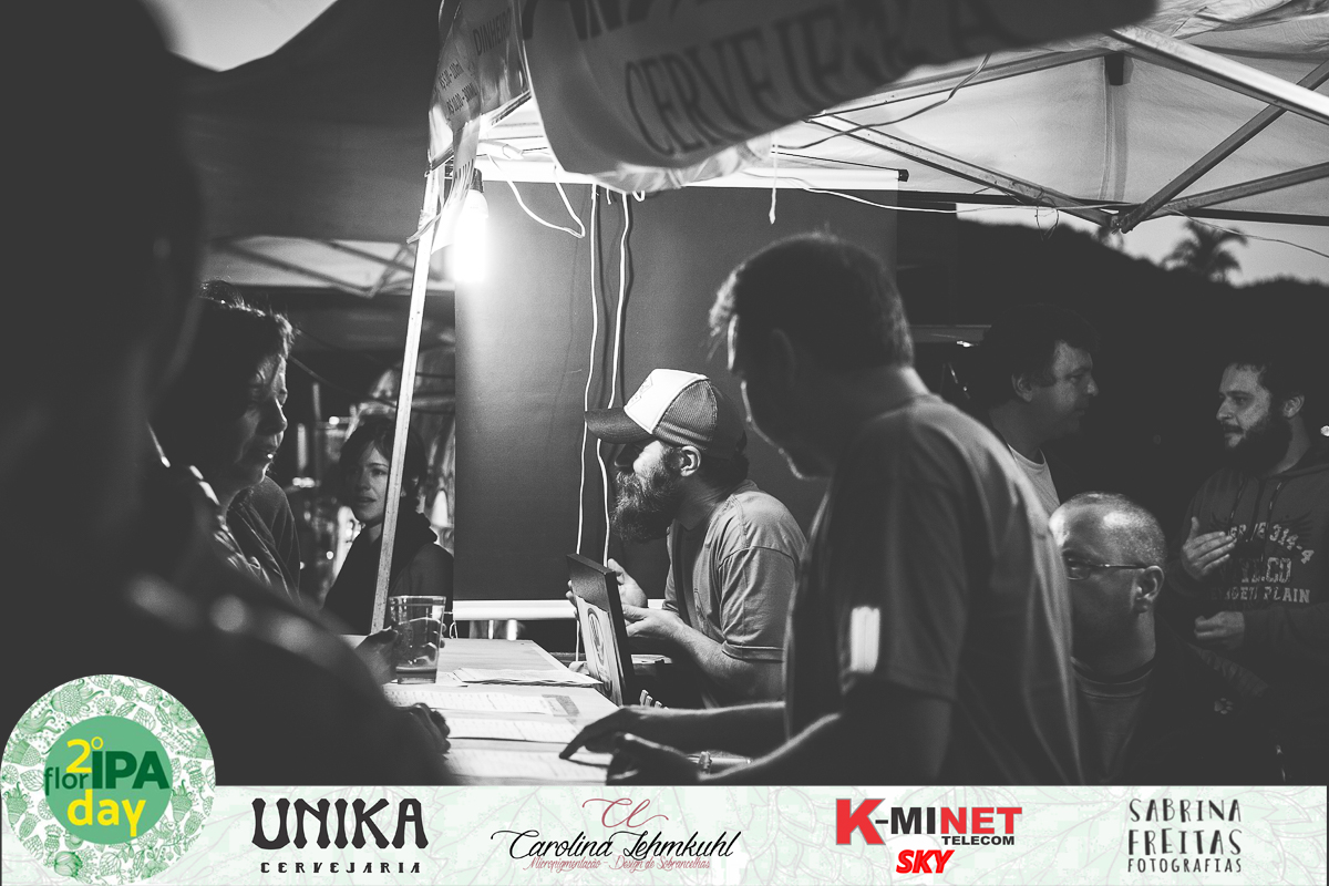 Fotos do evento que aconteceu em Florianópolis - Estacionamento do Burger Break - 2ª Edição FlorIPA Day - Sabrina Freitas Fotografias