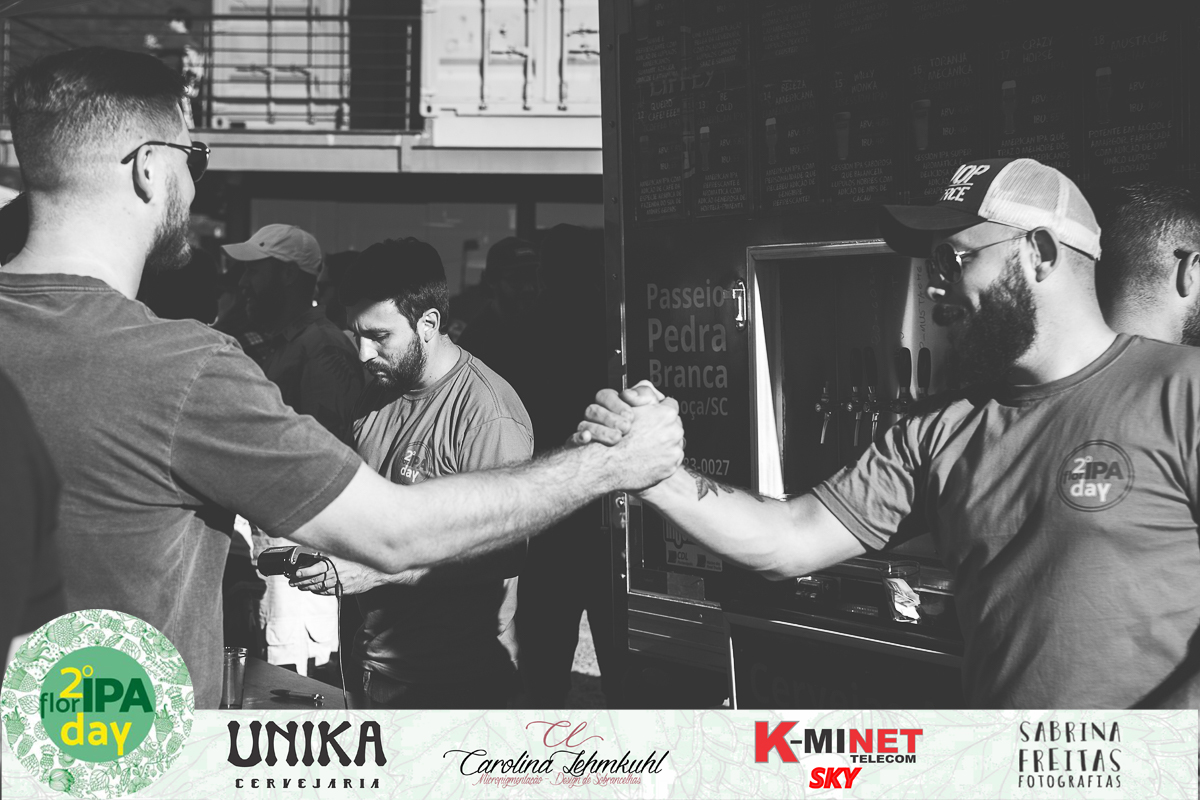 Fotos do evento que aconteceu em Florianópolis - Estacionamento do Burger Break - 2ª Edição FlorIPA Day - Sabrina Freitas Fotografias