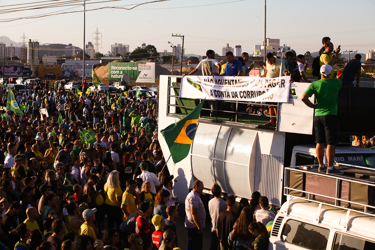 Fotografias das manifesta&ccedil;&otilde;es dos caminhoneiros em Palho&ccedil;a, registro feito por Sabrina Freitas Fotografias