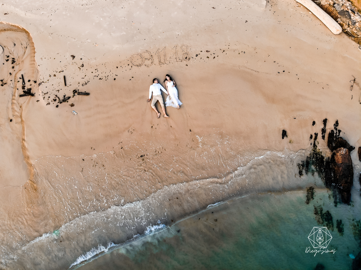 Foto aerea de drone na praia de bombinhas