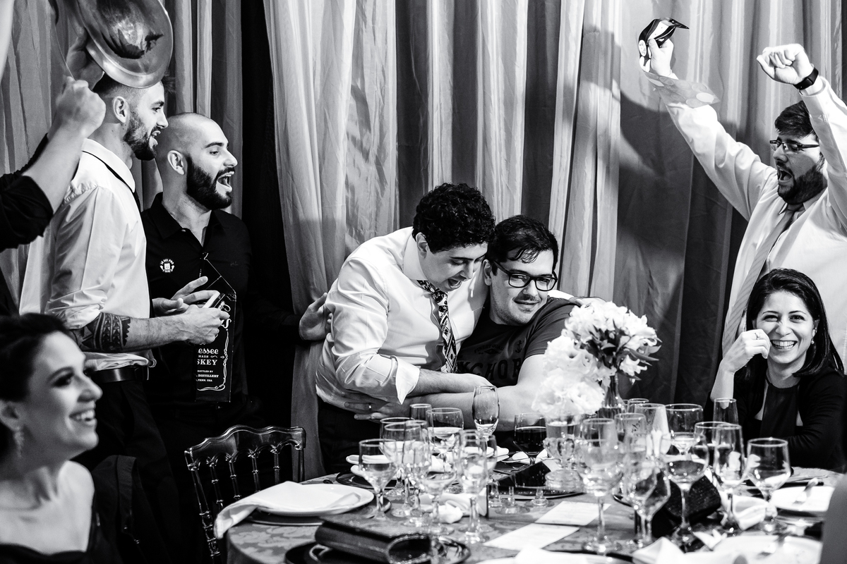 Casamento na Igreja de Santo Agostinho e a festa no Espaço Plaza em Curitiba / PR.