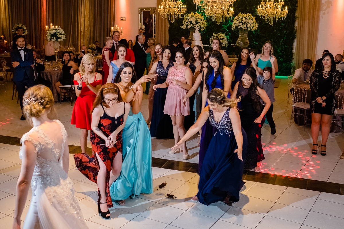 Casamento na Igreja de Santo Agostinho e a festa no Espaço Plaza em Curitiba / PR.