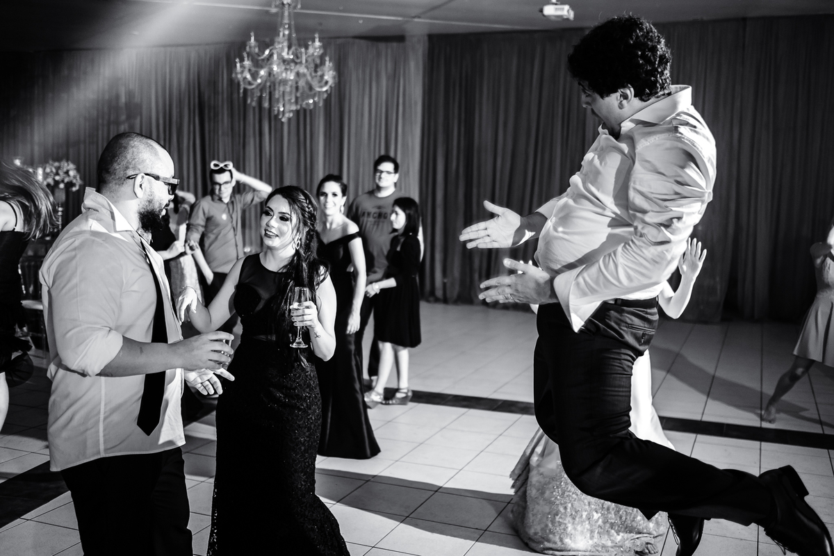 Casamento na Igreja de Santo Agostinho e a festa no Espaço Plaza em Curitiba / PR.