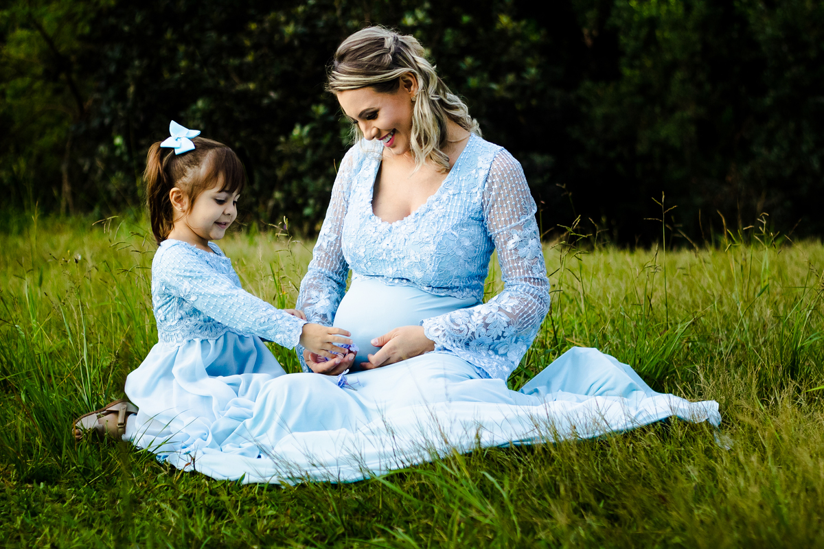 mae e filha, roupa para fotos mae e filha, durante suas fotos de gestante fotografadas pela aline paim fotografia