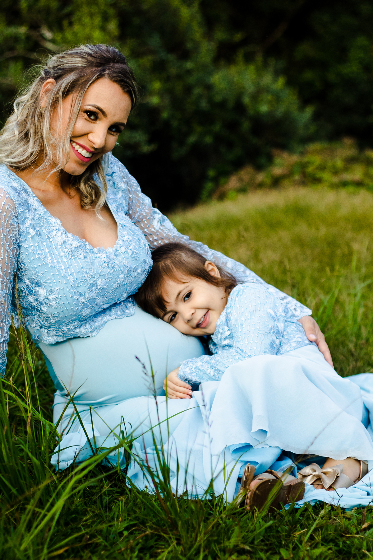 foto ensaio fotografico feito pela aline paim em campo alegre santa catarina , mae e filha  