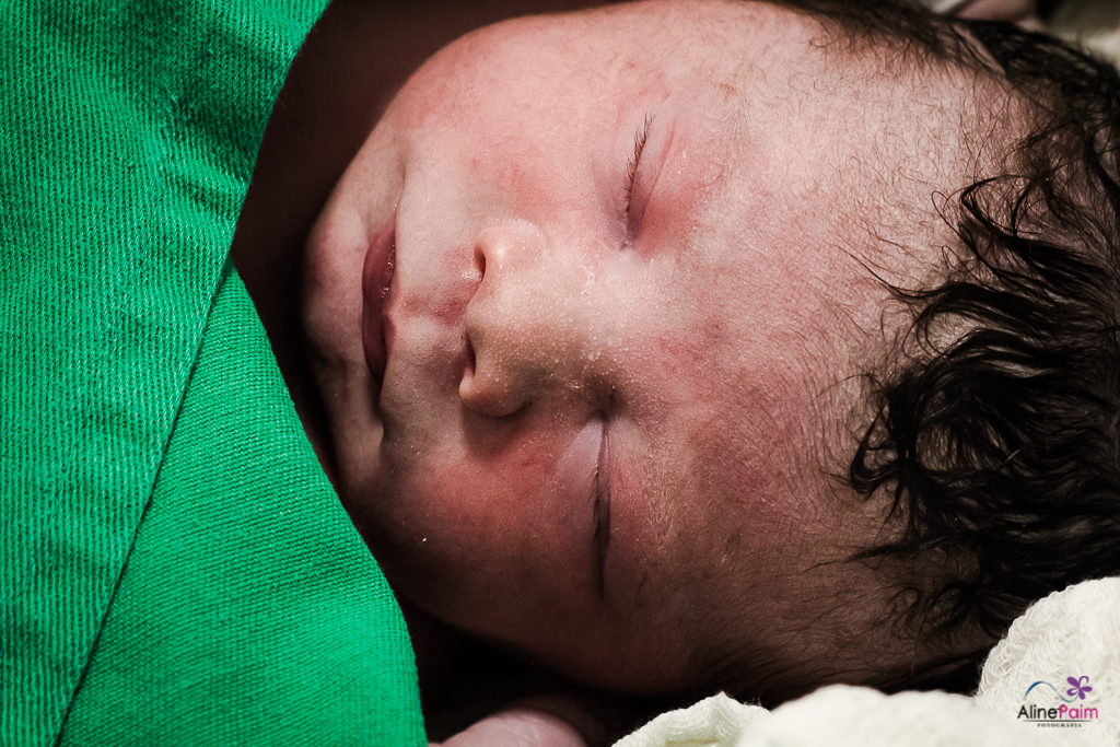 muito cabeludo o bebe Theo nasceu, com muita saúde graças a Deus,parto cesariana ocorreu tudo bem! Foto aline paim fotografia