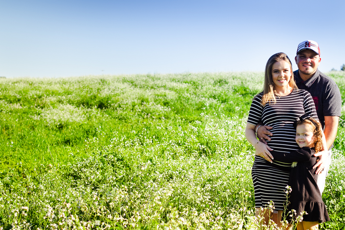 ensaio gestante com uma familia linda, esperando pelo matheus, fotografados pela aline paim em campo alegre