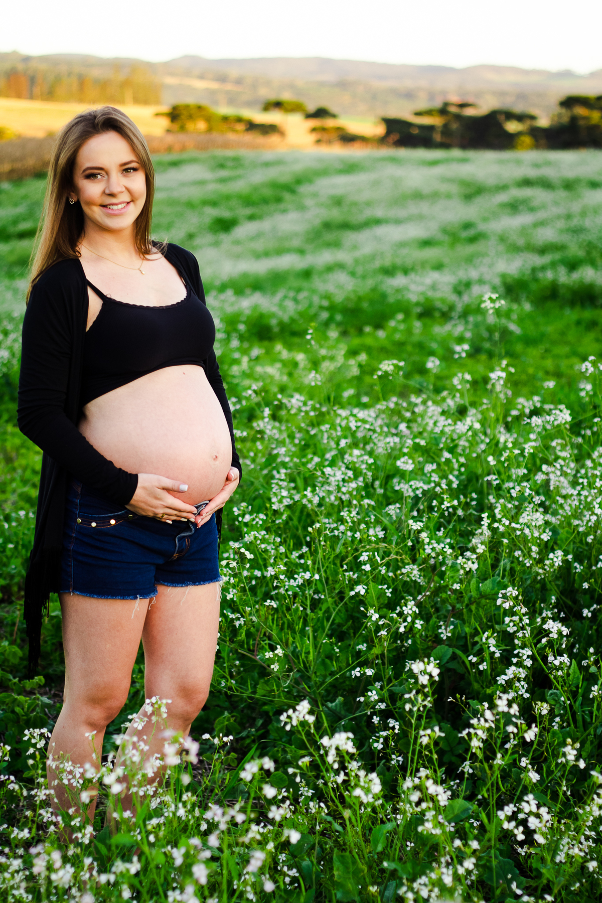 gravida linda em seu ensaio externo em campo alegre santa catarina fotografada pela fotógrafa de família aline paim 