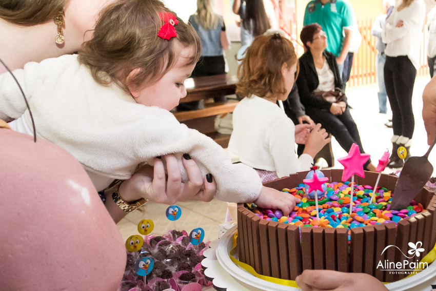bolo kitkat, bolo de 1 ano menina, festa de menina, festa infantil, aniversario de 1 ano, aniversario na ade embraco em joinville, fotografia de festa aline paim 