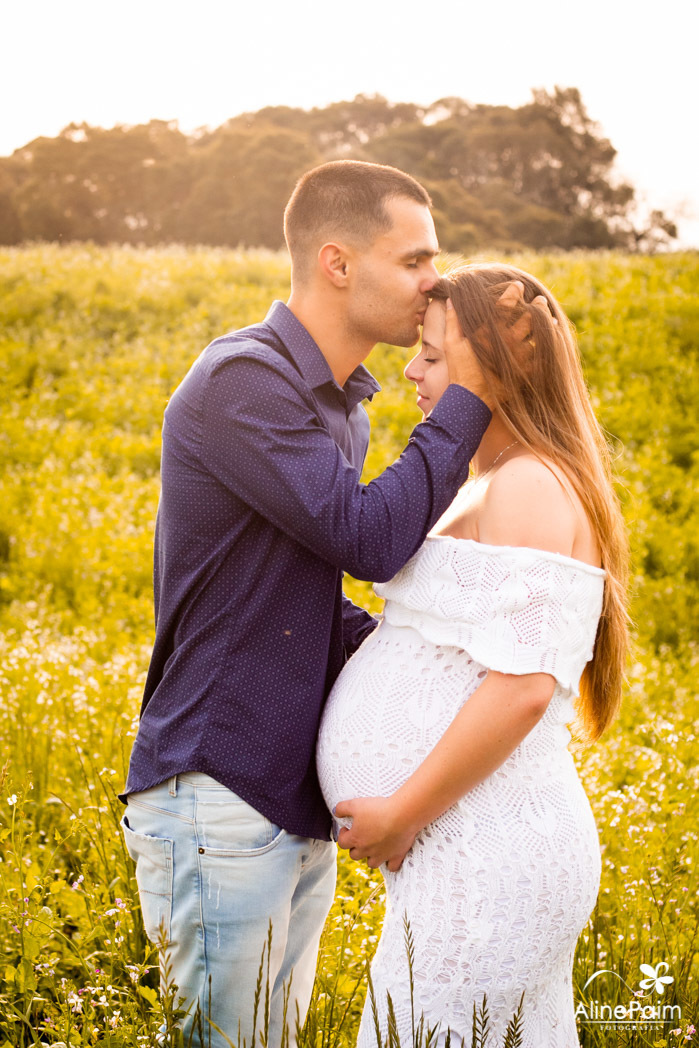 casal gravido, 8 meses de gestacao, fotografia de familia, fotografia de gravida, roupa para ensaio de gestante, roupa para fotos gravida, aline paim fotografia, sao bento do sul, melhor fotografo de gestante, melhor fotografo de familia