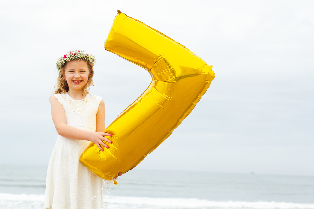 fotografia de familia, ensaio externo na praia, ensaio fotografico externo criança, foto aniversario menina 7 anos, ensaio externo 7 anos, aniversario infantil, fotografia de familia, fotografo de familia em santa catarina, melhor fotografo de familia 