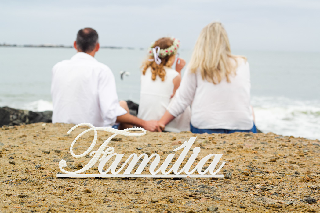 foto familia, foto externa de familia na praia, foto mae filha e pai, book familia na praia, ensaio fotografico familia, ensaio externo familia