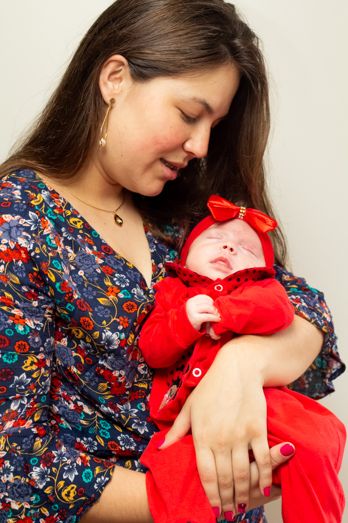 aline paim fotografia registrou a bebe Sofia recem nascida com 40 dias de vida na cidade de campo alegre em sua casa, fotografia de familia, mae e filha, foto baby, bebe e mamae, ensaio infantil, melhor fotografa de sao bento do sul