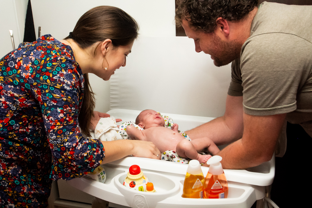 fotografia de familia em sbs, sao bento do sul, fotografa de casal em sao bento do sul, book casal com filho em sao bento do sul, book familia em sao bento do sul, aline paim fotografia, fotos bebe tomando banho, fotos  life style bebe tomando banho