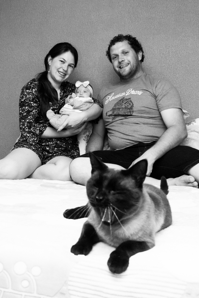 ensaio fotografico life style com animais, fotografia de familia com animais, book fotografico familia com animais, book familia com gato,  fotos familia com animal de estimação, book fotografico familia com animal de estimaçao