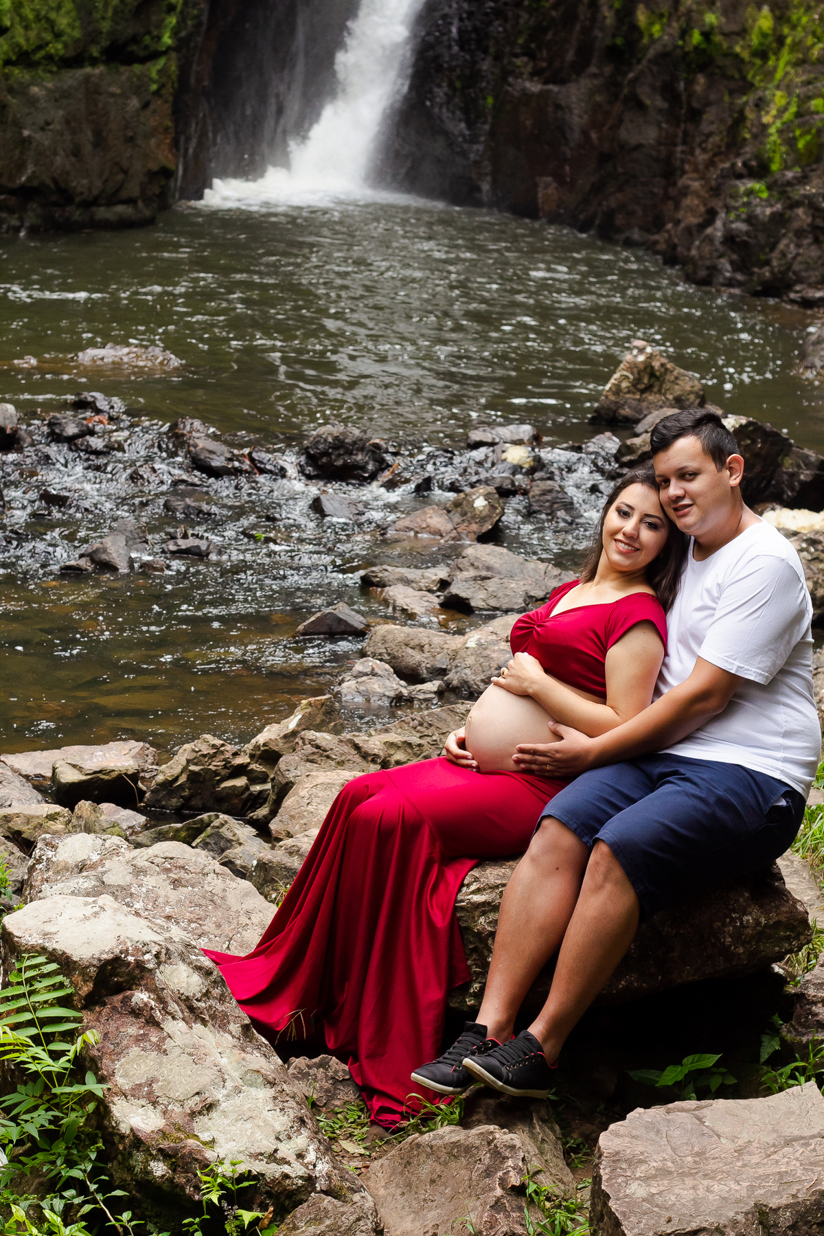 cachoeira em campo alegre, ensaio fotografico externo, ensaio fotografico de gestante no lago, ensaio externo de gravida no lago, aline paim fotografia, fotografa de casal, fotografa de gestante