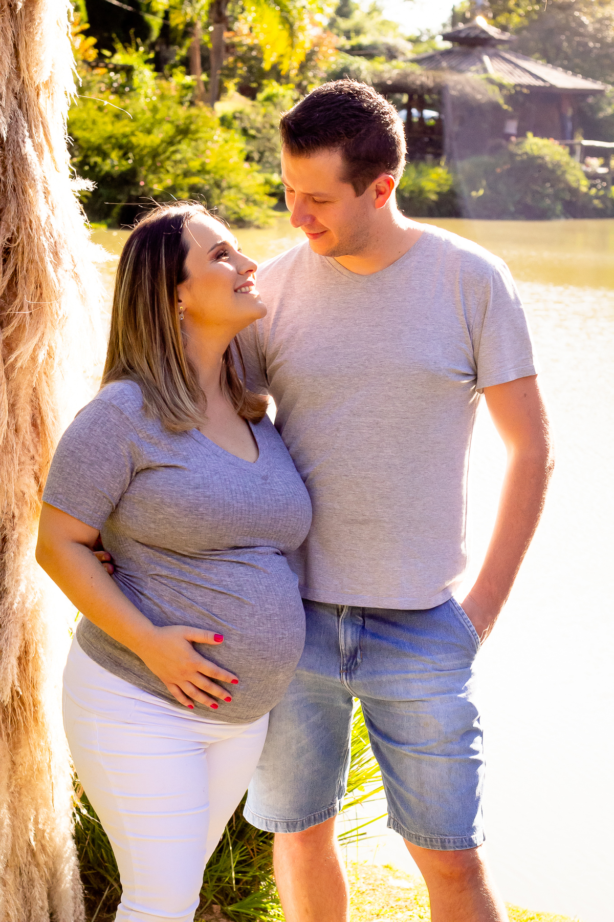 aline paim fotografou o casal esperando pela primeira filha no sitio vale do lago em sao bento do sul, ensaio externo em sao bento do sul, ensaio fotografico em sao bento do sul, aline paim
