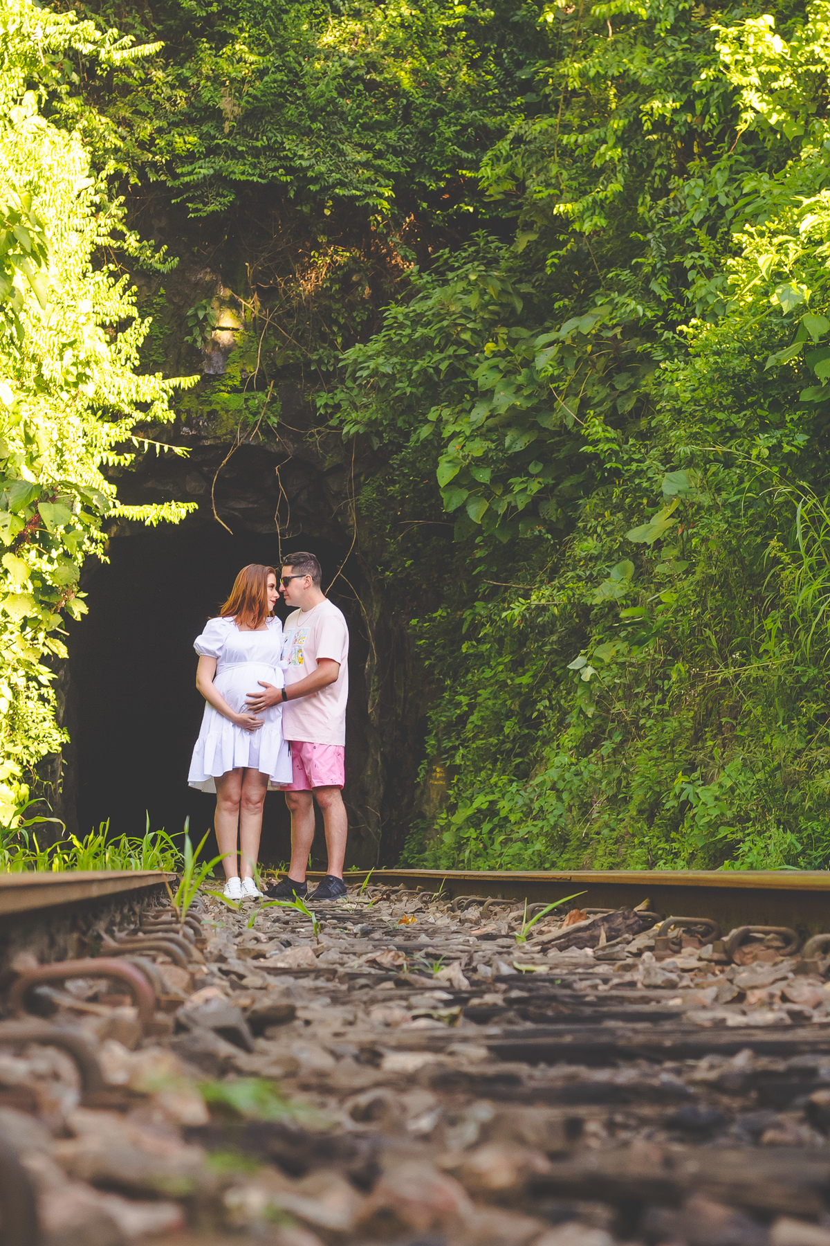 ensaio fotografico no trem, aline paim fotografa, aline paim fotografia, foto casal no tunel, foto gravida no tunel, foto gravida no tunel do trem