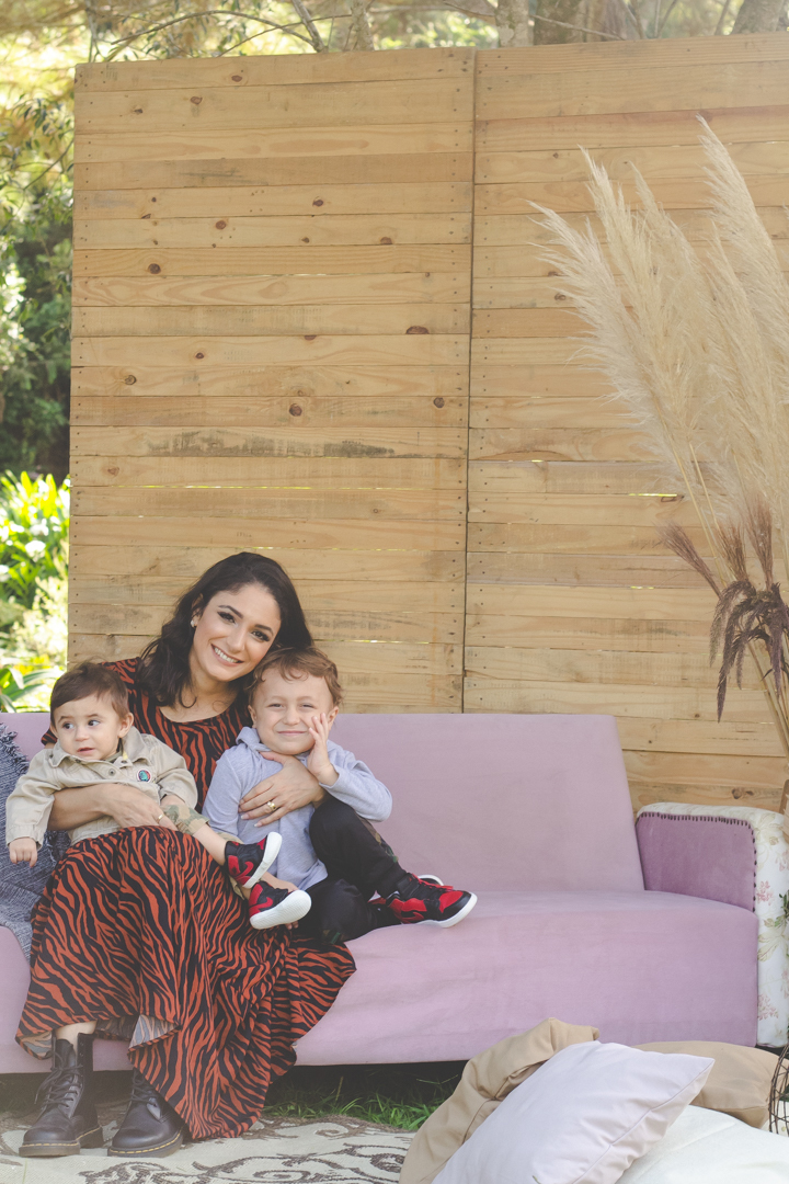 fotografa para fotos de dia das maes, decoração para fotos de dia das maes, ensaio externo dia das maes, aline paim, rebeca faucz,