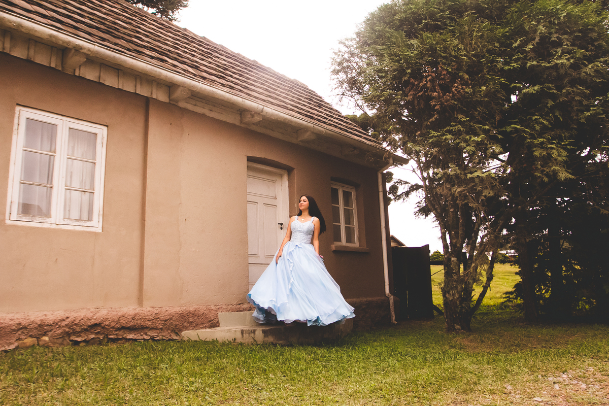 fotografa para fotos 15 anos em sao bento do sul, fotografa de 15 anos em joinville, fotografo para ensaio 15 anos em santa catarina, foto ao ar livre de debutante 