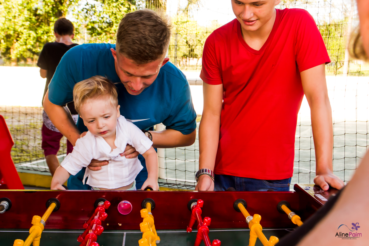 irmãos brincando, festa infantil, fotografia de familia, fotografo em joinville, fotografo para festa infantil aline paim 