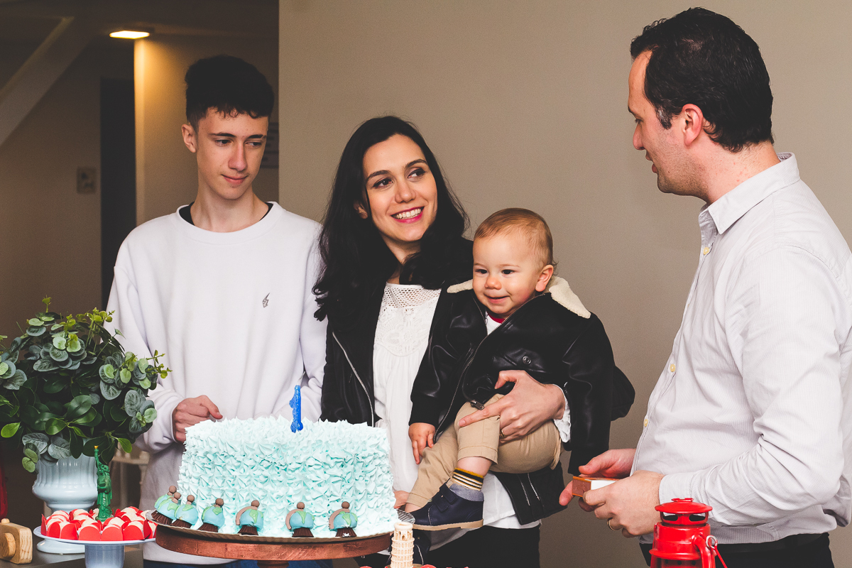 fotografa de familia em santa catatina, ensaio familia 1 ano, ensaio de bebe 1 ano, ensaio infantil tema aviador, fotos bebe aviador, foto hora do parabens, parabens pra você