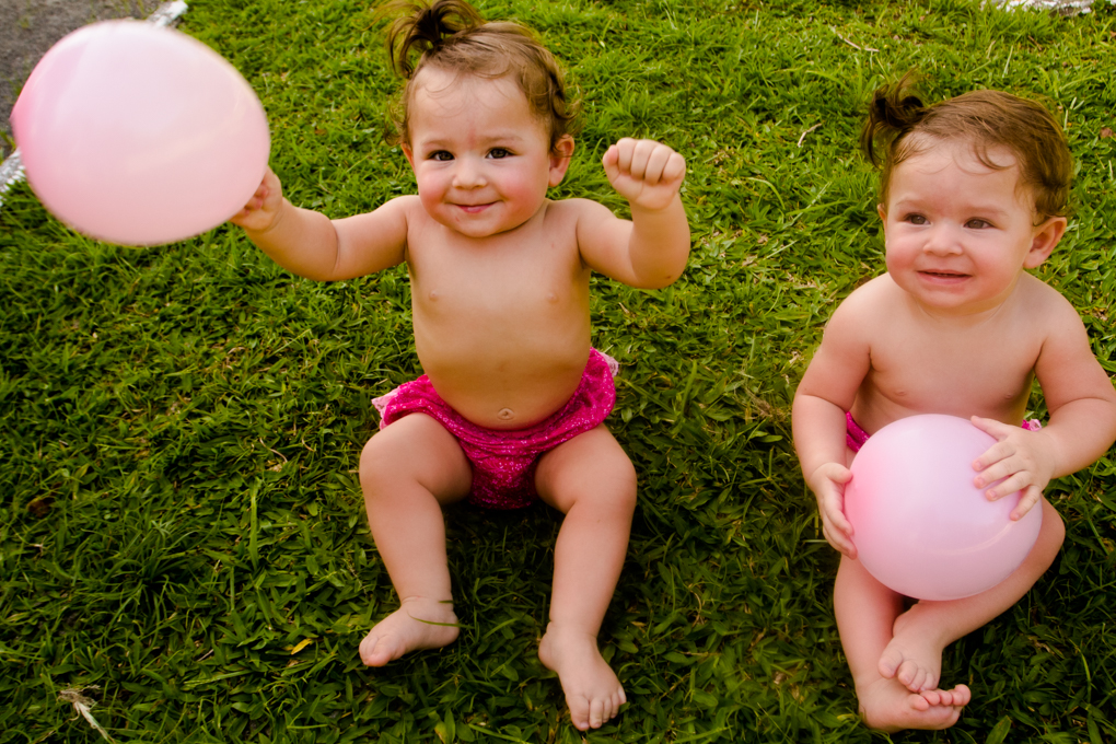 aline paim fotografia, gemeas, smash the fruit,joinville, bebê brincando