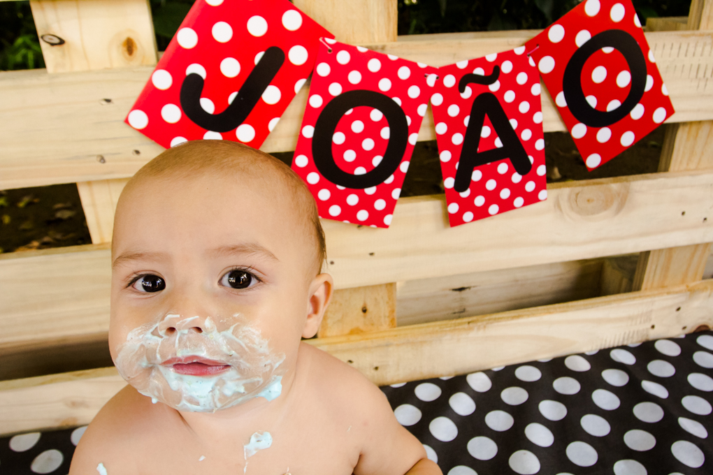 smash the cake, joinville, aline paim fotografia, ensaio bebê, ensaio externo com bolo, joao, tema mickey, festa tema mickey