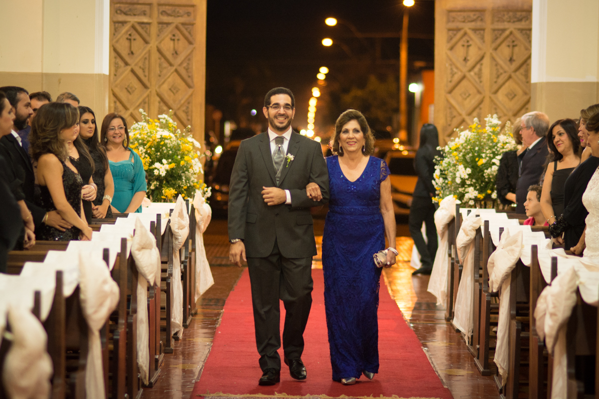 casamento, igreja linda, entrada noivo