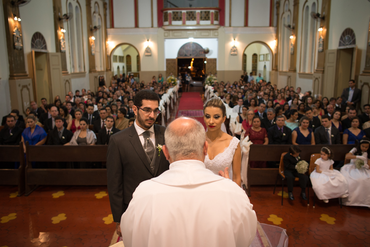 casamento, igreja lotada, noivos lindos