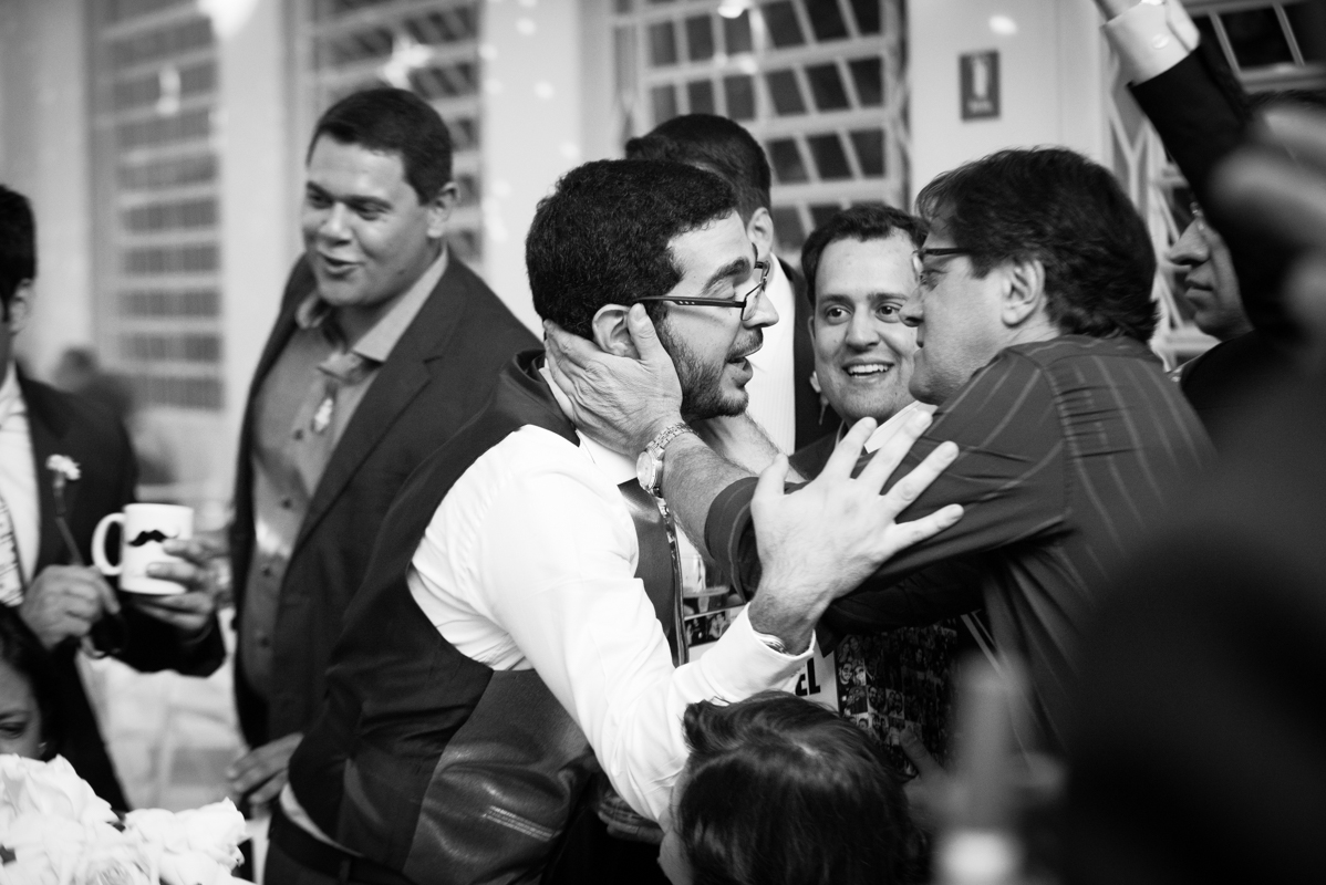 casamento, noivo passando gravata