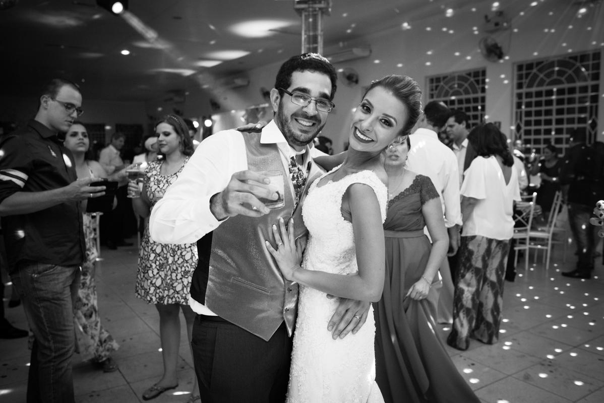 casamento, noivos se divertindo