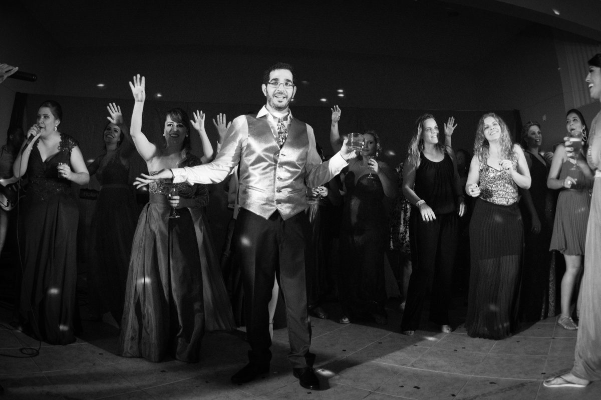 casamento, noivo no palco