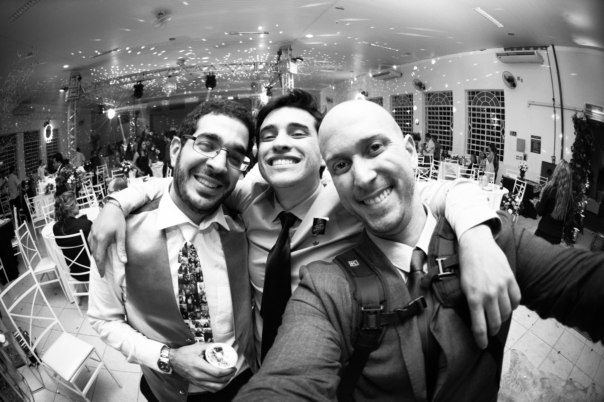 casamento, noivo com amigos, noivo com fotógrafo