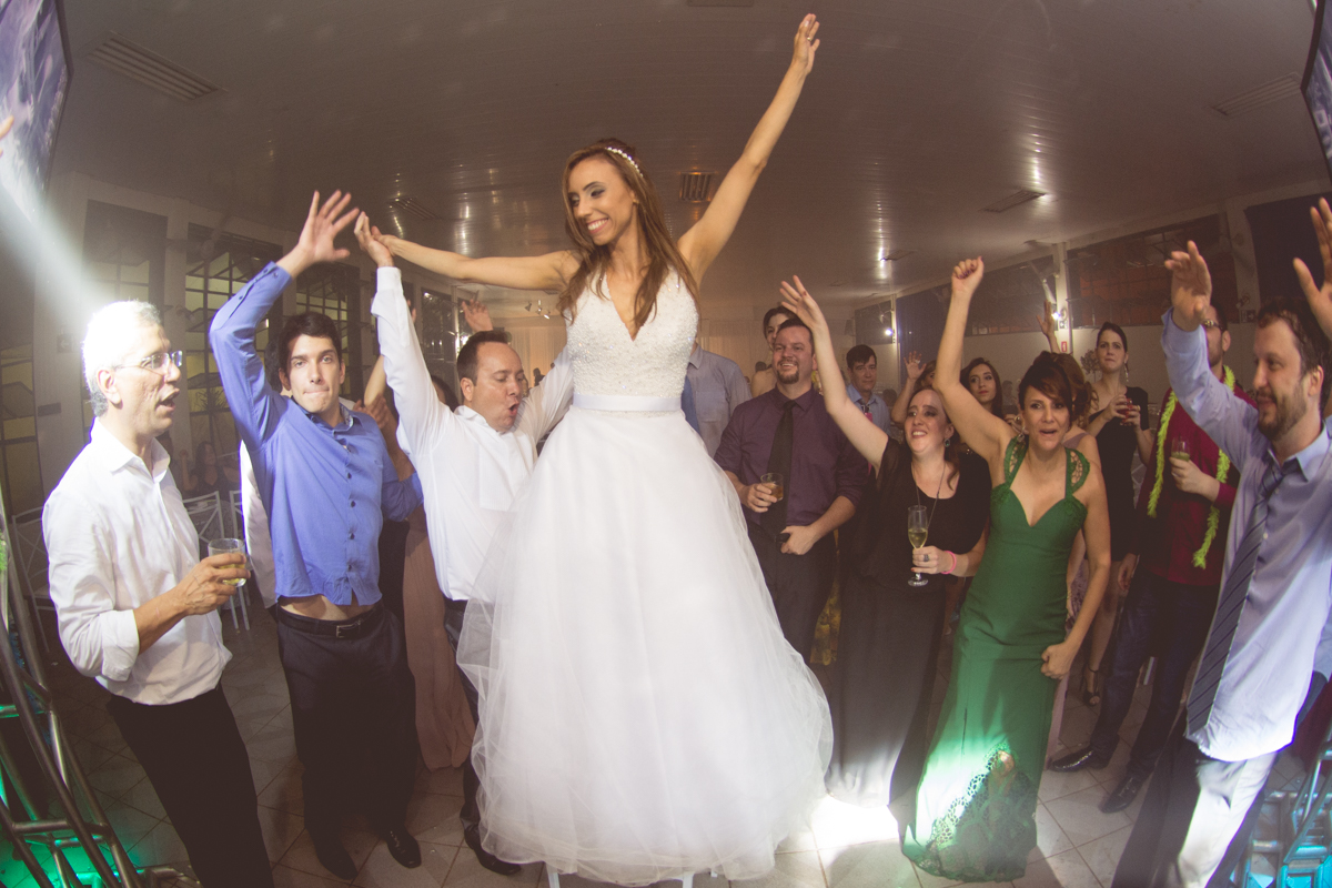 casamento, noivos na pista