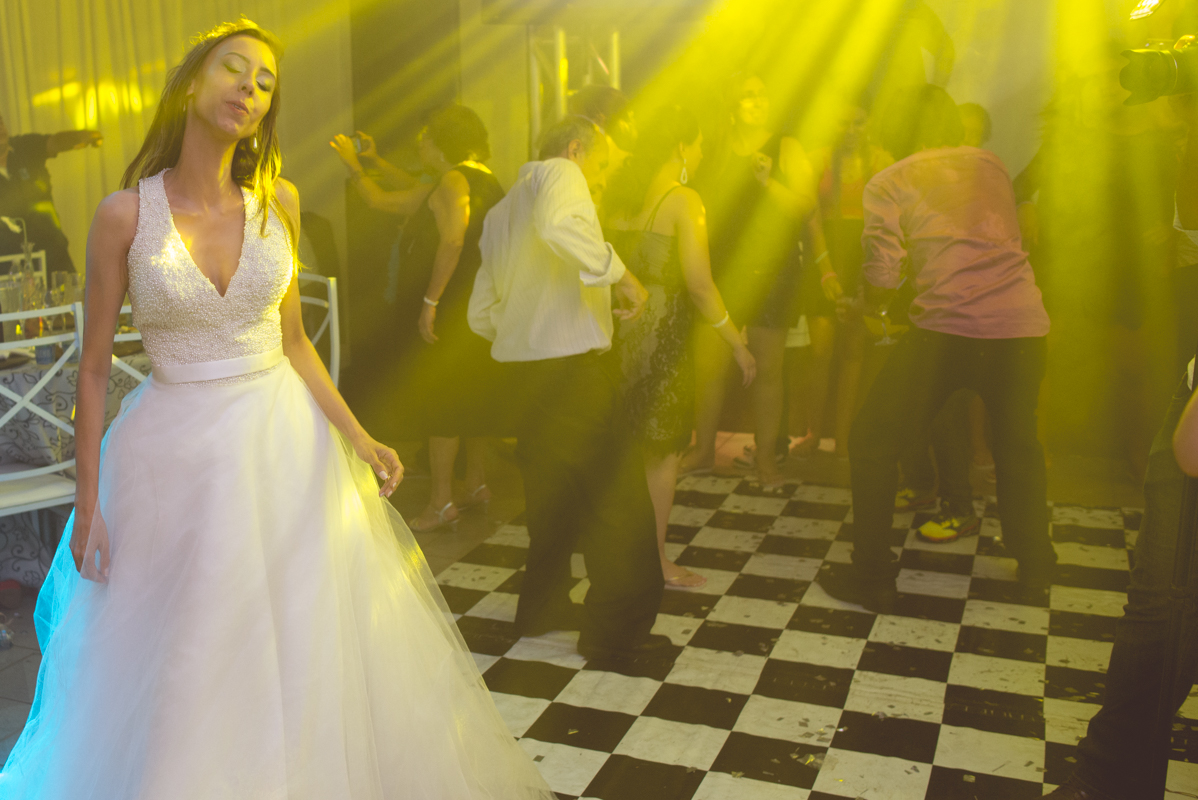 casamento, noiva dançando, pista