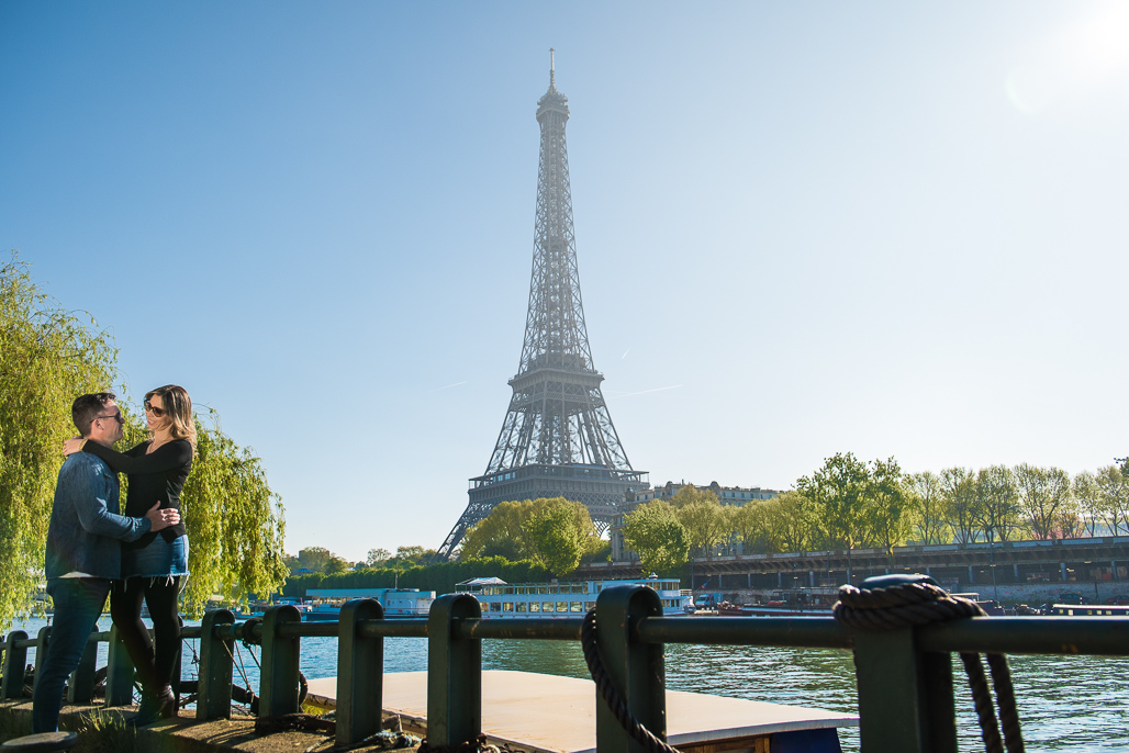 CASAL apaixonados na TORRE EIFFEL fotografado pela DF PHOTOGRAPHIE