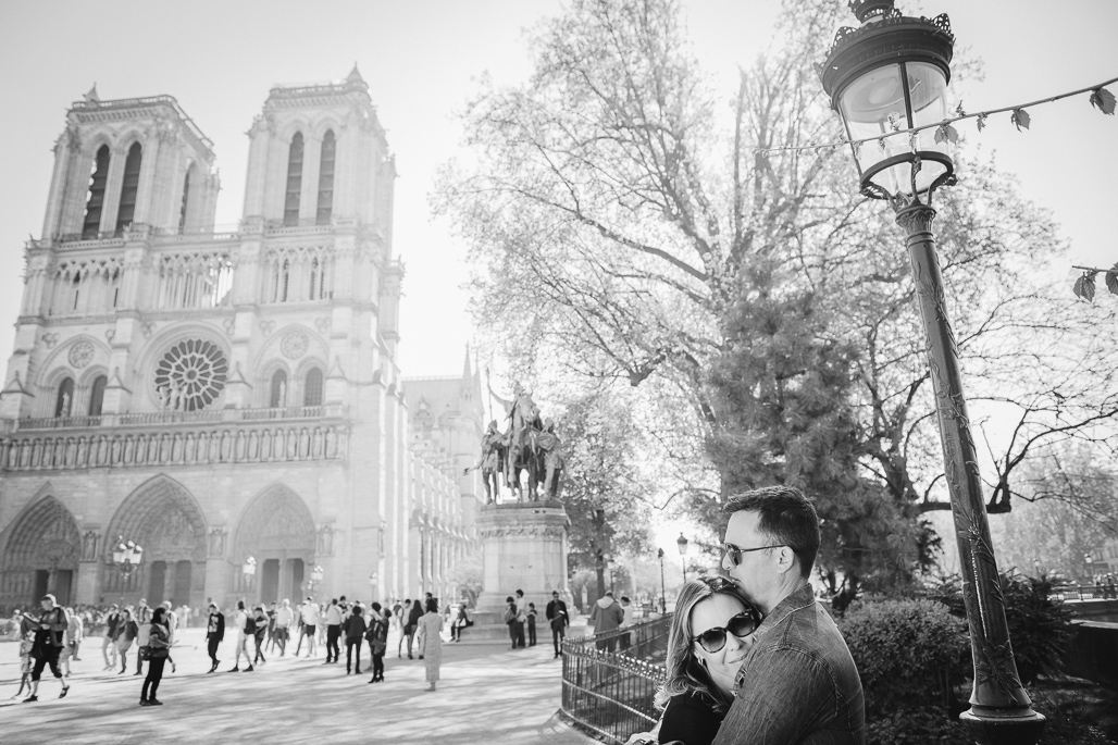 APAIXONADOS na CATEDRAL NOTRE DAME fotografado pela DF PHOTOGRAPHIE