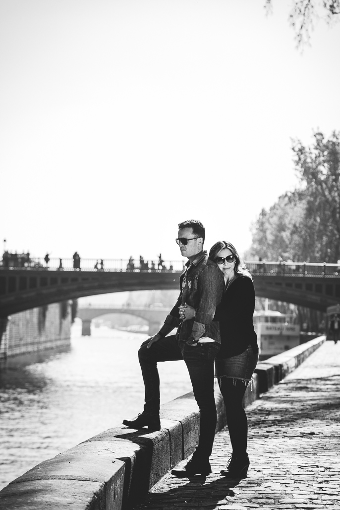 CASAL apaixonados em PARIS fotografado pela DF PHOTOGRAPHIE