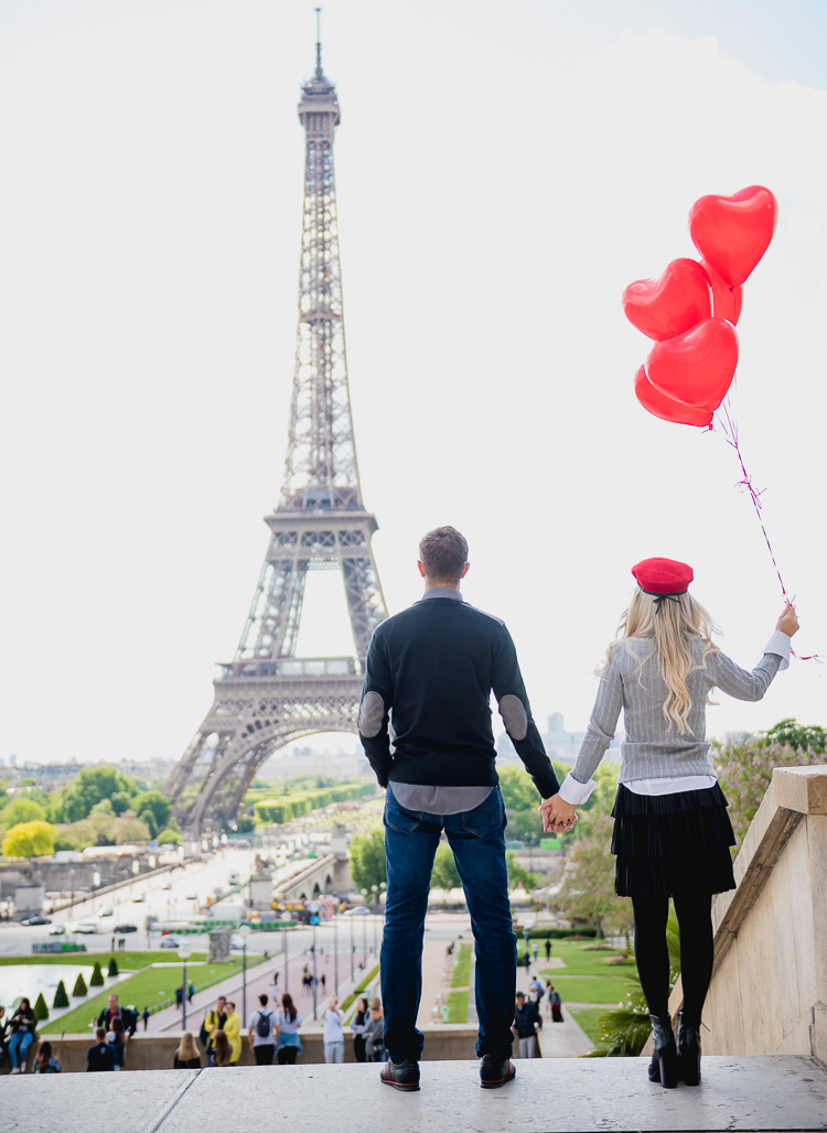 Namorados na Torre Eiffel fotografado pelo FOTOGRAFO EM PARIS