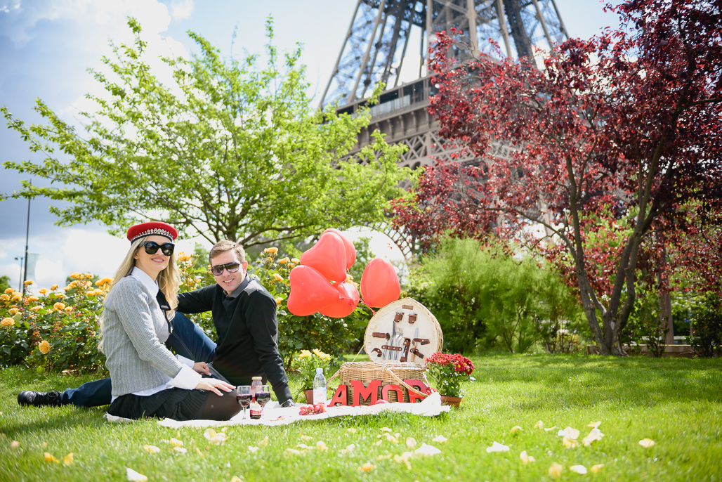 PIC NIC no JARDIM DA TORRE EIFFEL fotografado pelo FOTOGRAFO EM PARIS
