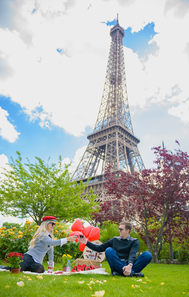 PIC NIC no JARDIM DA TORRE EIFFEL fotografado pelo FOTOGRAFO EM PARIS