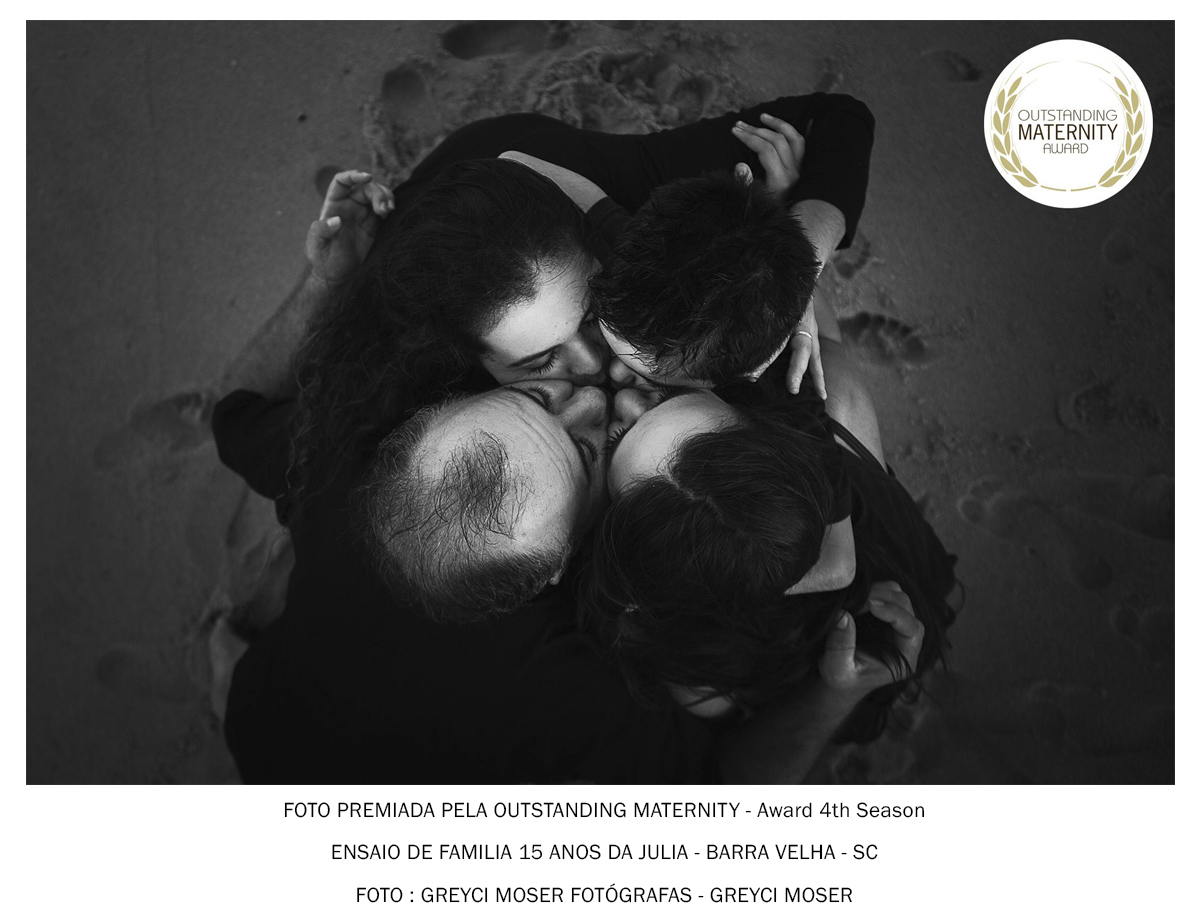 foto de familia premiada pela outstanding maternity award
