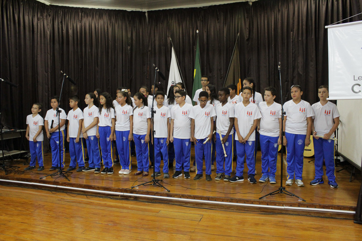 criancas-coro-profissional-pequenos-cantores-cassia-noite-musical-apresentando
